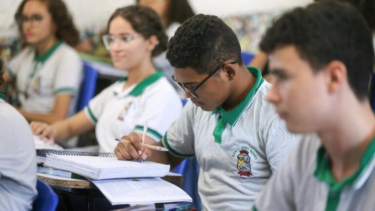 FOTO HELENE SANTOS ESCOLA