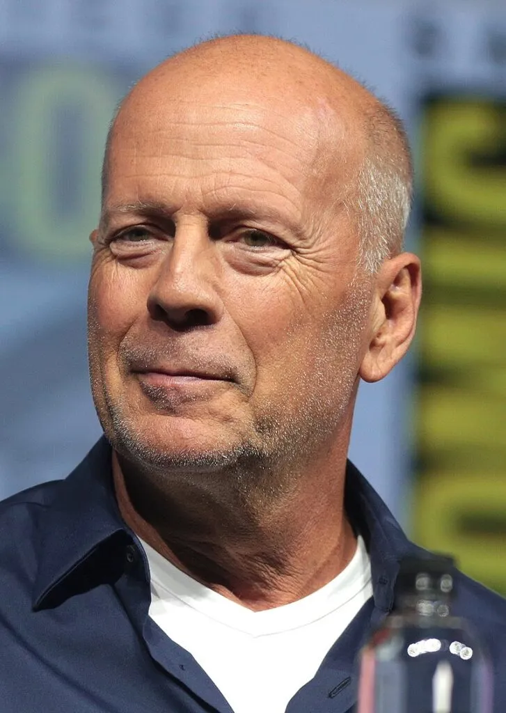800px-bruce_willis_by_gage_skidmore_3-727x1024.jpg