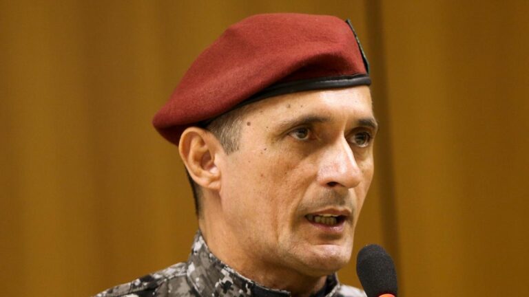 Aginaldo de Oliveira, ex-secretário de Caucaia e marido de Carla Zambelli, tem contas bloqueadas