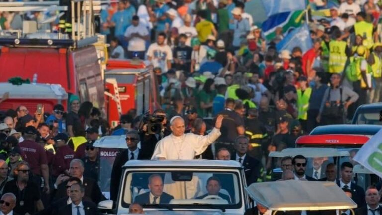 Papa Leão XIV encerra Jubileu da Juventude com missa para mais de 1 milhão de fiéis (3)