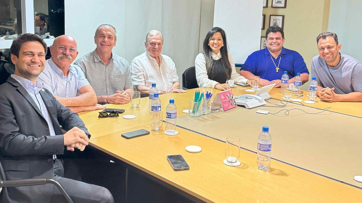 Foto de Tasso e oposicionistas (1)