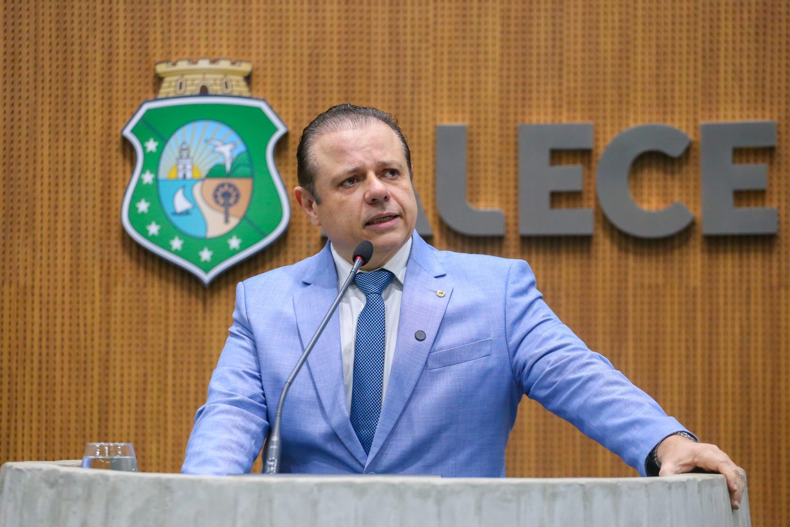 deputado-cearense-anuncia-pec-para-acabar-com-foro-privilegiado-de-parlamentaresestaduais-1536x1024