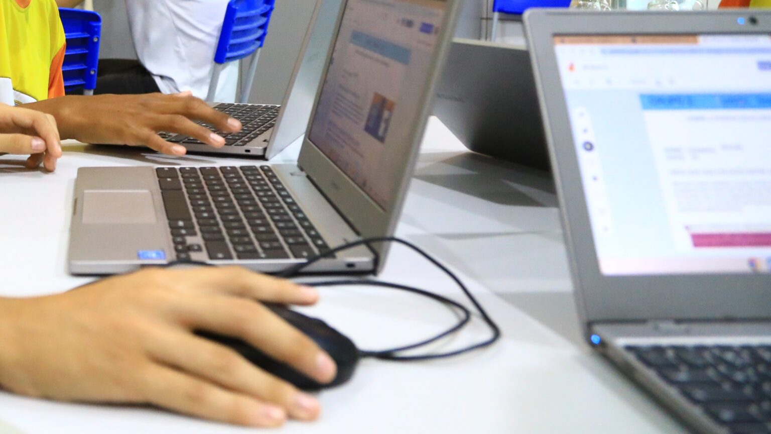 (izquierda) y       (derecha)